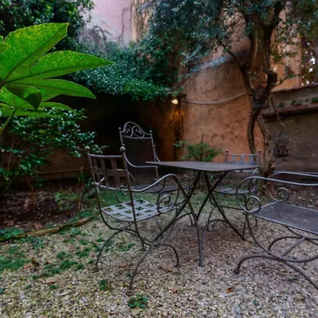 Aldrovandi, With Private Garden Apartament *